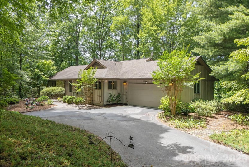 117 Tarnhill Dr, Flat Rock, NC 28731