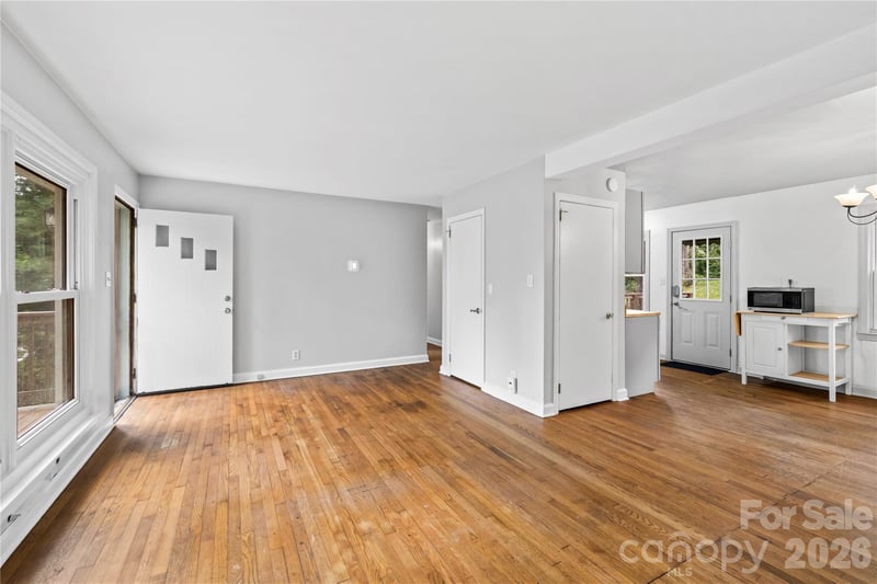 107 Wilshire Dr, Asheville, NC 28806