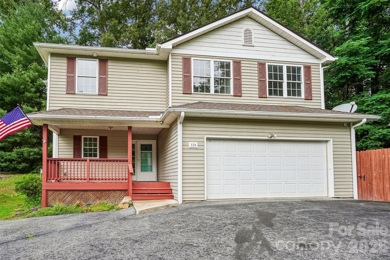 124 Karla Cir, Hendersonville, NC 28739