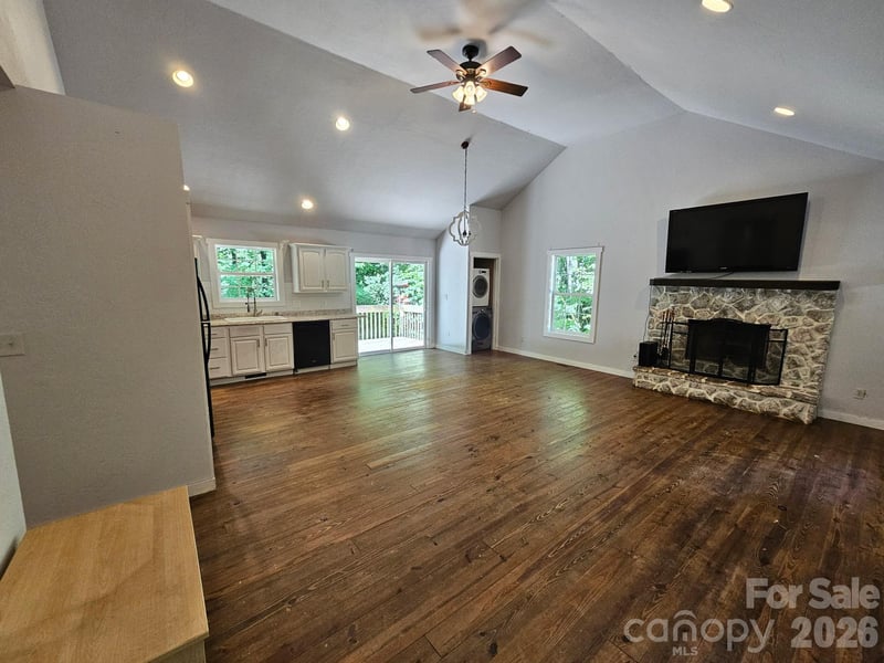 100 Squirrel Ln, Sapphire, NC 28774