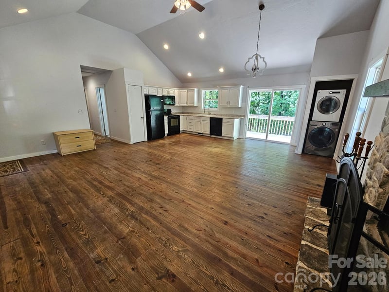 100 Squirrel Ln, Sapphire, NC 28774