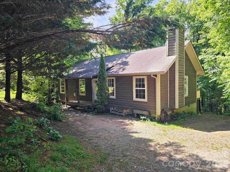 100 Squirrel Ln, Sapphire, NC 28774