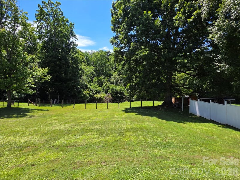 2831 Beechwood Cir, Gastonia, NC 28054