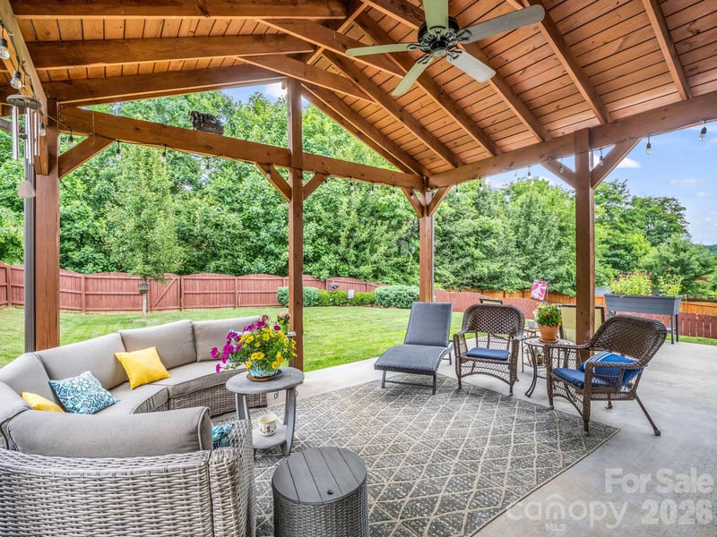 8 Mallard Run Dr, Arden, NC 28704