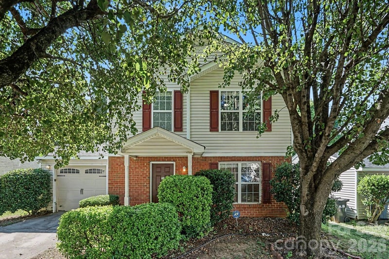 1029 Jordans Pond Ln, Charlotte, NC 28214