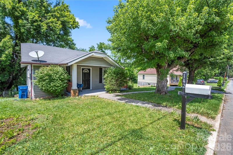 142 Substation Rd, Canton, NC 28716