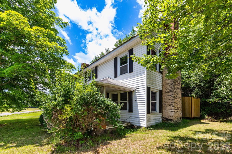 4085 Jacks Creek Rd, Burnsville, NC 28714