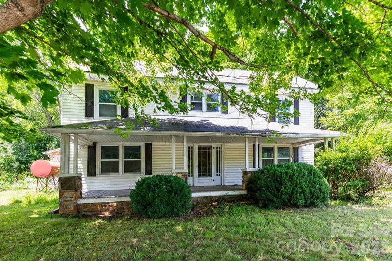 4085 Jacks Creek Rd, Burnsville, NC 28714
