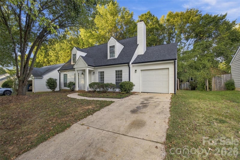 8345 Houndstooth Dr, Charlotte, NC 28227