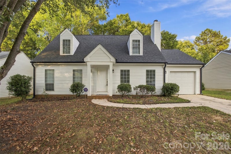 8345 Houndstooth Dr, Charlotte, NC 28227