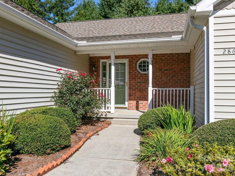 286 Charlestown Dr, Hendersonville, NC 28792