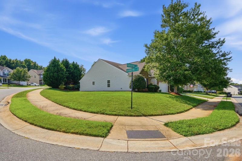 301 Augustus Ln, Mount Holly, NC 28120