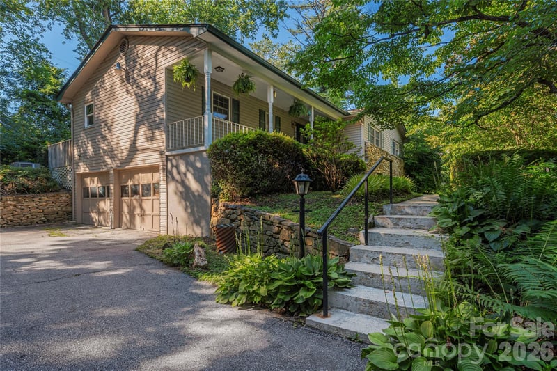 142 Whisperwood Dr #19, Hendersonville, NC 28791