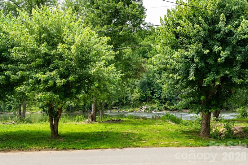 389 Rollins Rd, Marshall, NC 28753