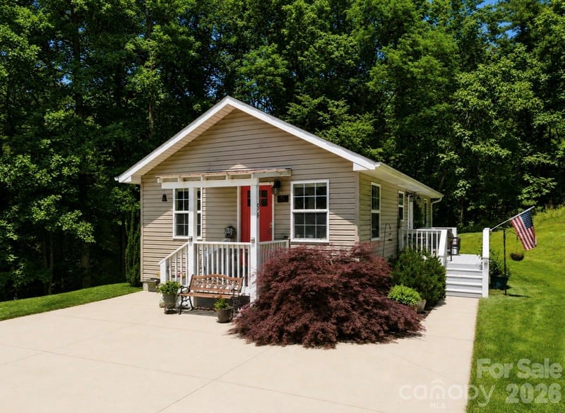 54 Thad Johnson Rd, Saluda, NC 28773