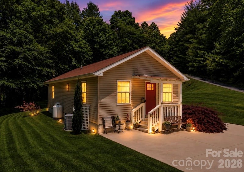 54 Thad Johnson Rd, Saluda, NC 28773