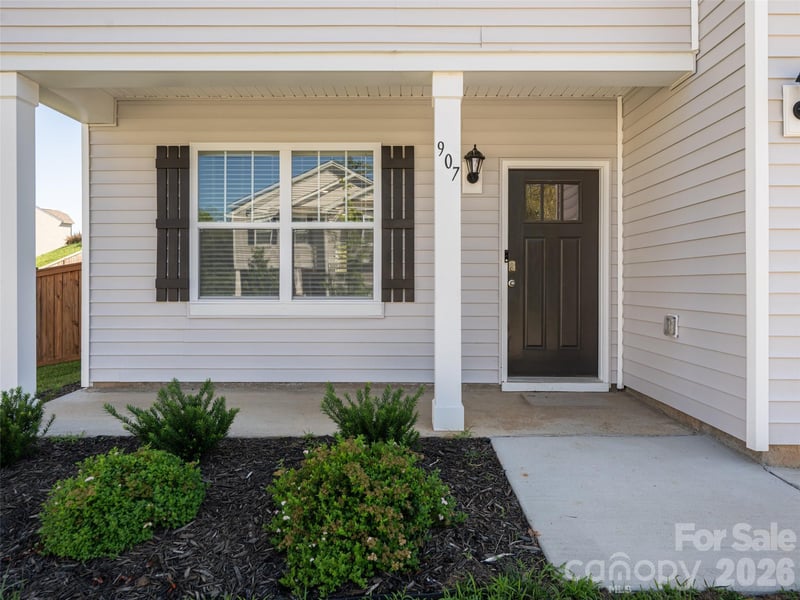 907 Newport Ct, Asheville, NC 28806