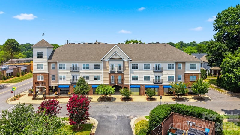 1410 4th Street Dr NW #304, Hickory, NC 28601