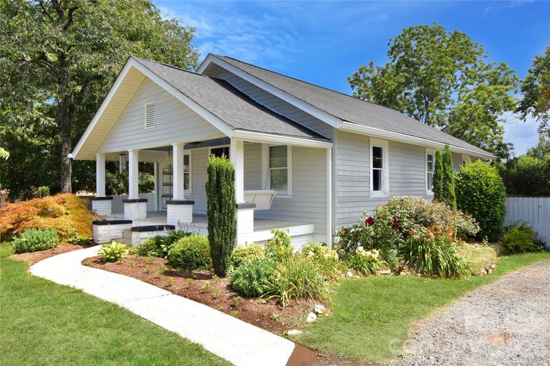 496 14th Ave NE, Hickory, NC 28601