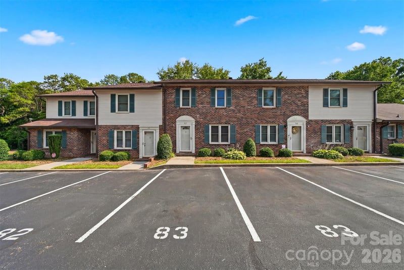 1330 5th St NE #83, Hickory, NC 28601