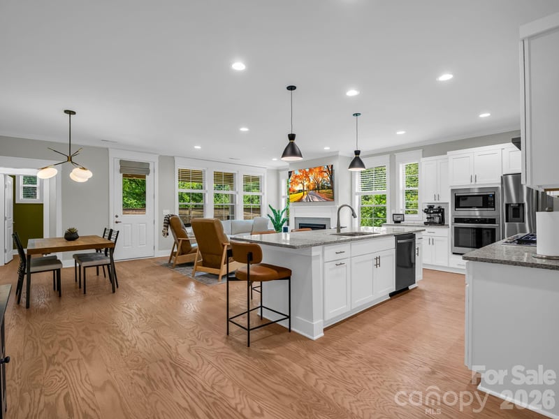 572 Sweet Birch Park Ln, Black Mountain, NC 28711