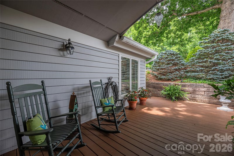 94 Oakcrest Ln, Waynesville, NC 28786
