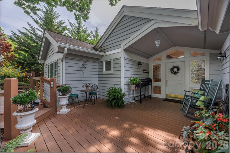 94 Oakcrest Ln, Waynesville, NC 28786