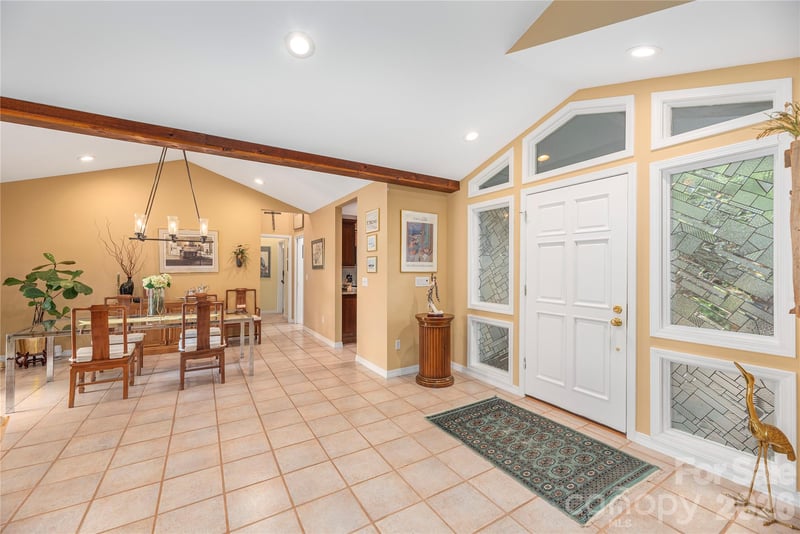 94 Oakcrest Ln, Waynesville, NC 28786