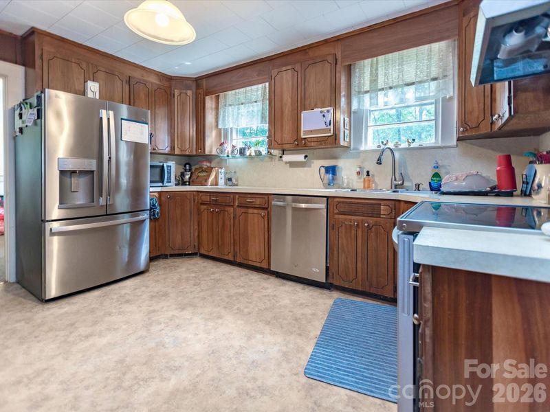 2111 Emmanuel Church Rd, Conover, NC 28613