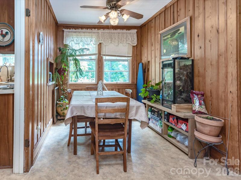 2111 Emmanuel Church Rd, Conover, NC 28613