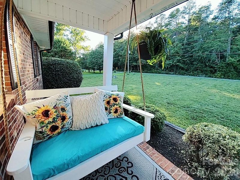 318 Rutledge Rd, Mount Holly, NC 28120