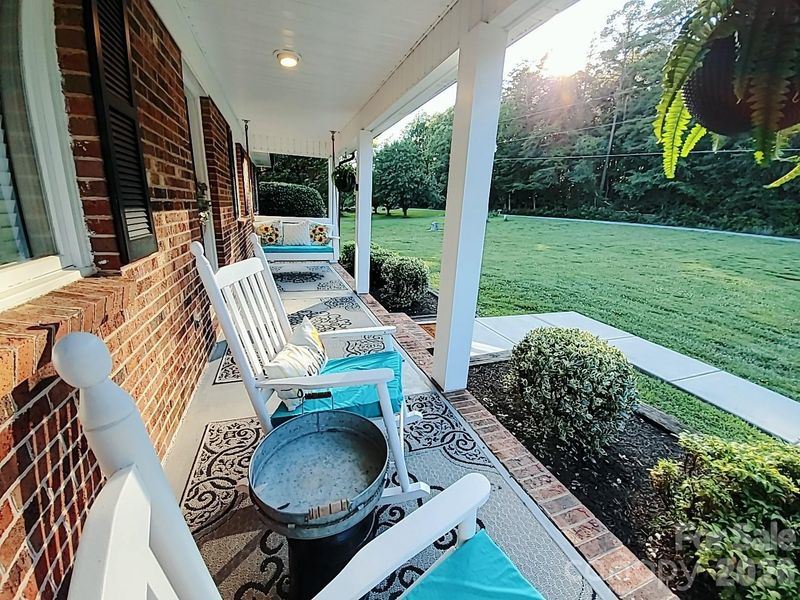 318 Rutledge Rd, Mount Holly, NC 28120