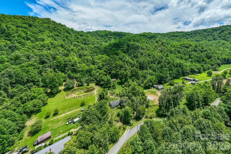 789 Jarrett Cove Rd, Marshall, NC 28753