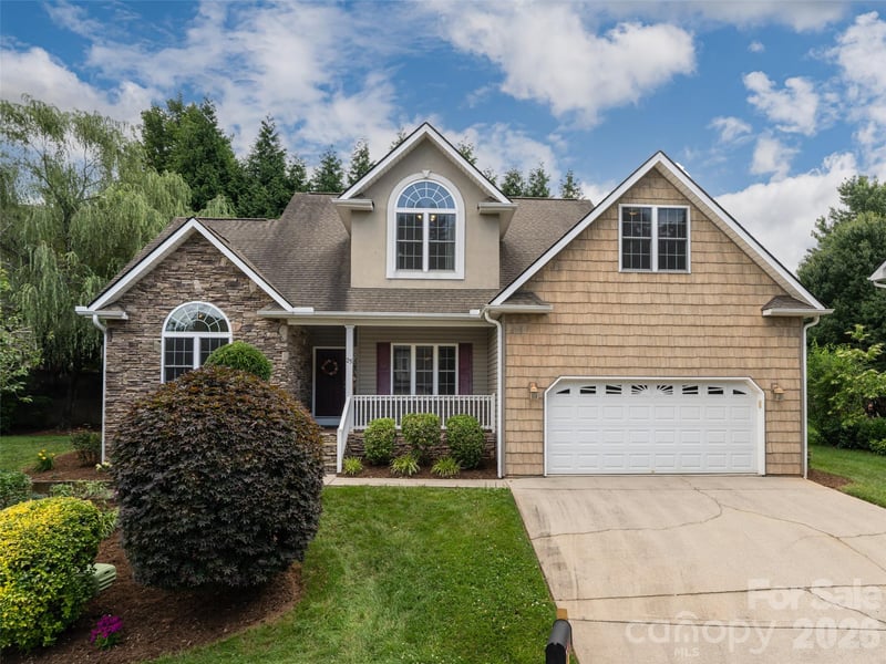 25 Driftstone Cir, Arden, NC 28704
