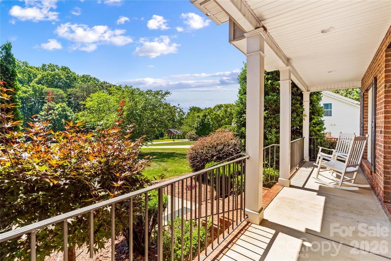 185 Upper Oak Dr, Statesville, NC 28625