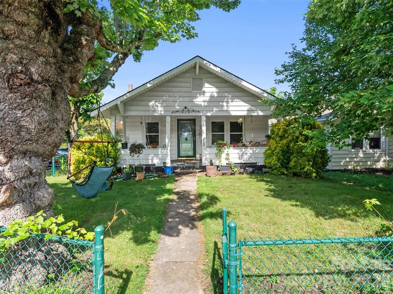 2 Pelzer St, Asheville, NC 28804