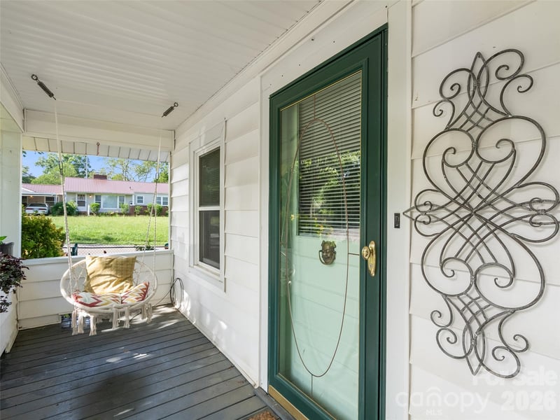 2 Pelzer St, Asheville, NC 28804