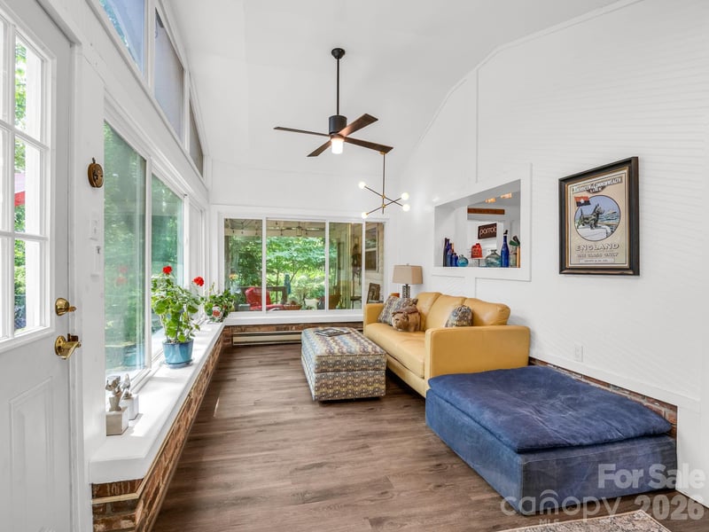 23 Sunset Dr, Black Mountain, NC 28711