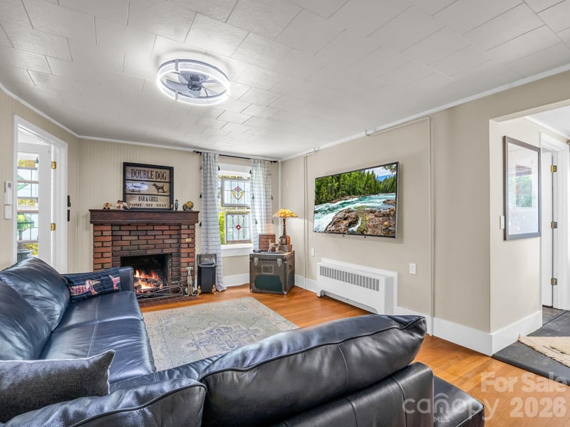 23 Sunset Dr, Black Mountain, NC 28711