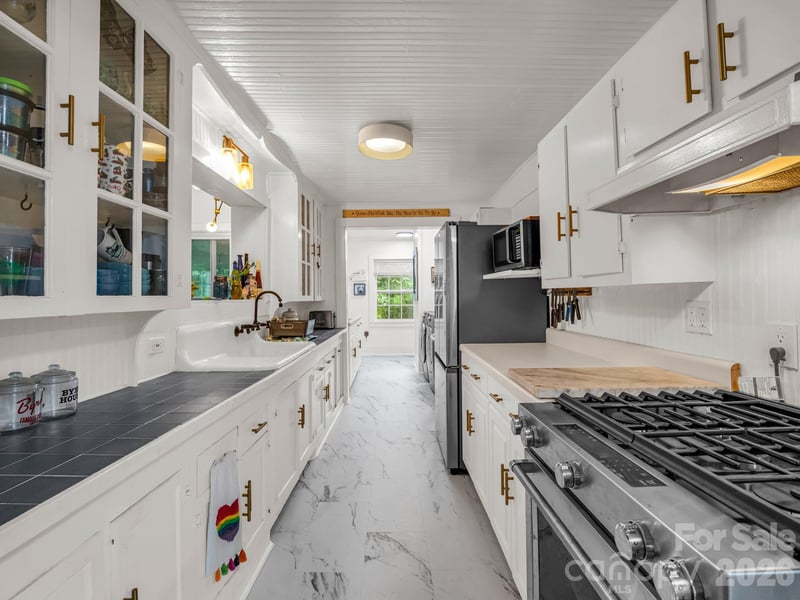 23 Sunset Dr, Black Mountain, NC 28711