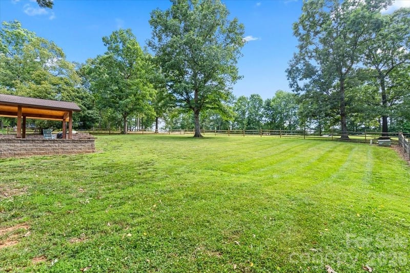 4024 Wandering Ln NE, Hickory, NC 28601