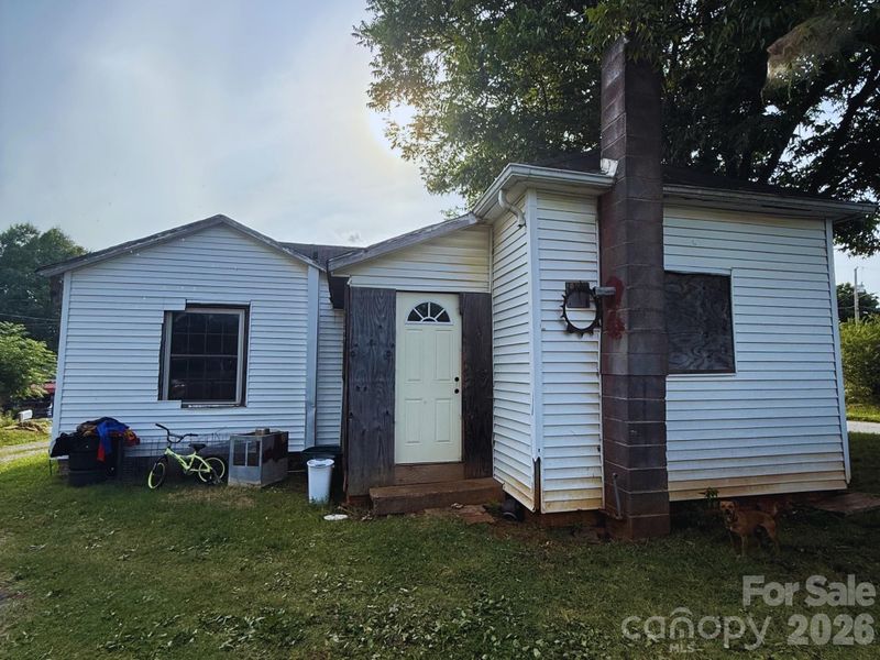 241 S Ervin Ave, Newton, NC 28658