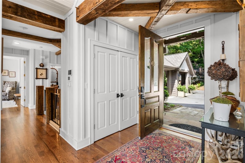 100 Meadow Ridge Dr, Lake Toxaway, NC 28747