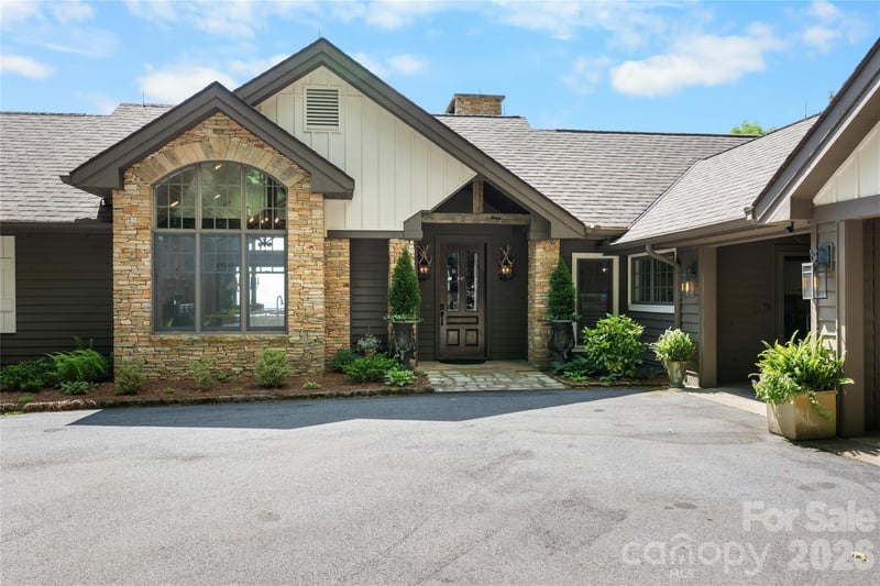100 Meadow Ridge Dr, Lake Toxaway, NC 28747