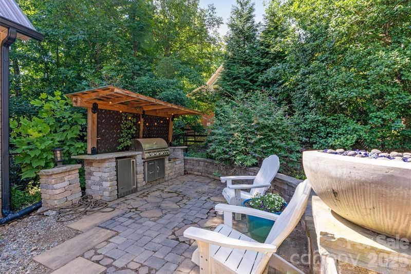 1915 Lynmore Dr, Sherrills Ford, NC 28673
