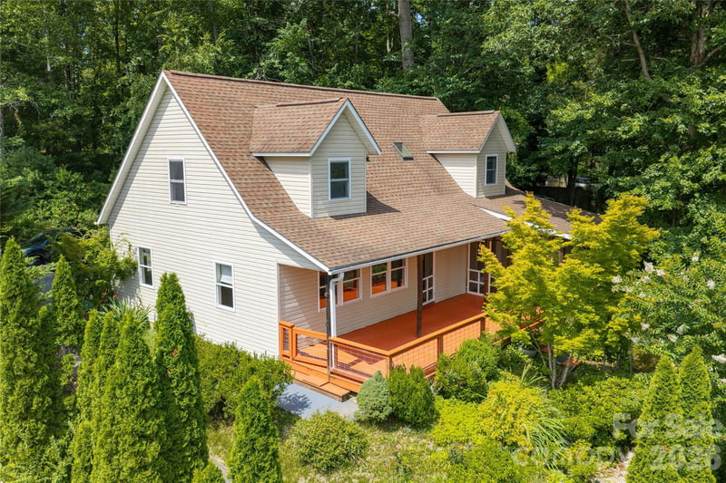 847 N Lakeside Dr, Hendersonville, NC 28739