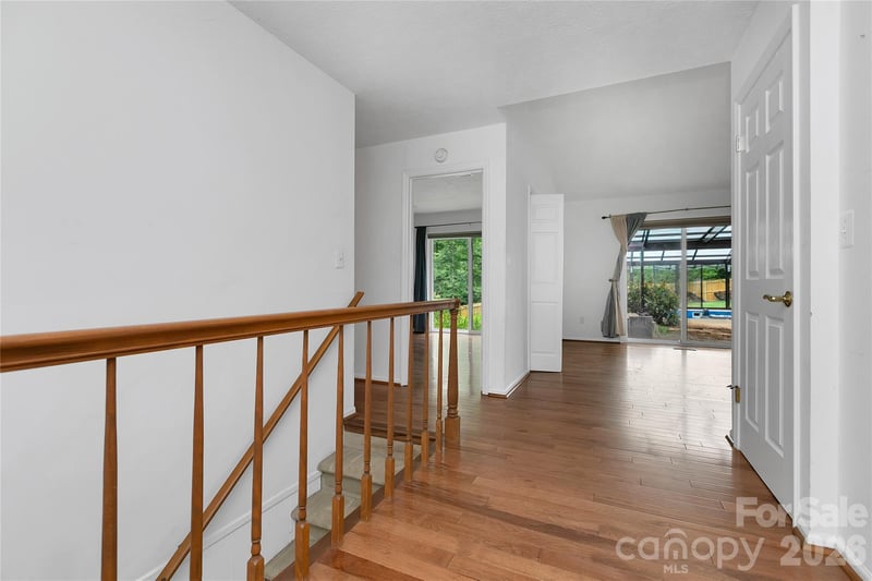 138 Surry Ln, Hendersonville, NC 28791