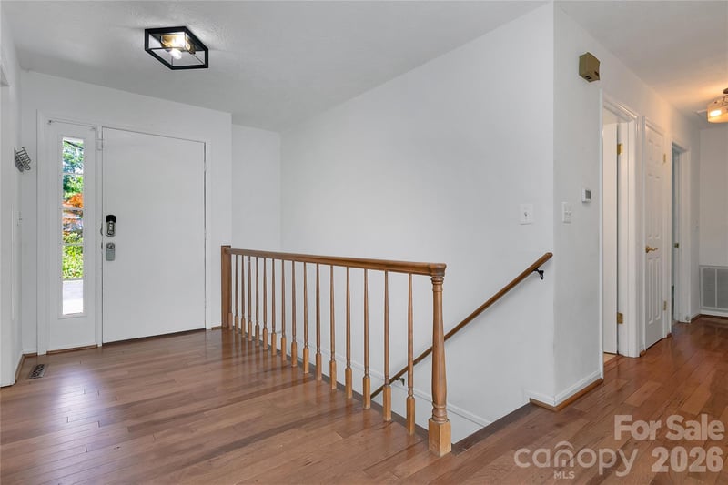138 Surry Ln, Hendersonville, NC 28791