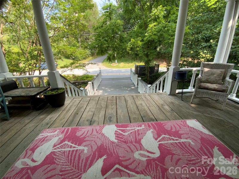 58 Seminary St, Saluda, NC 28773