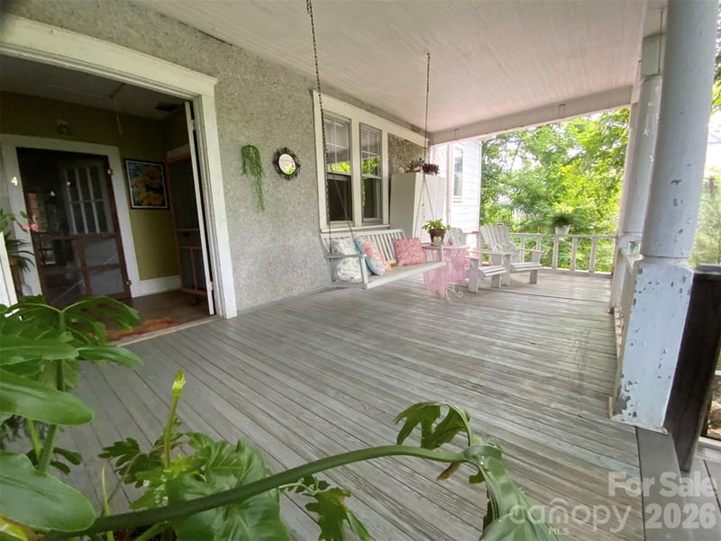 58 Seminary St, Saluda, NC 28773